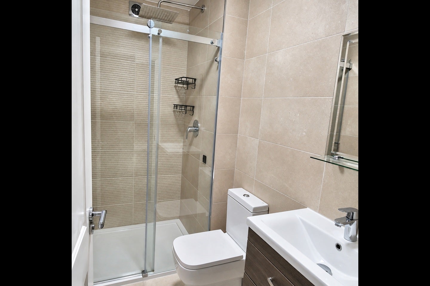 Flat Dulas Street in Greater London