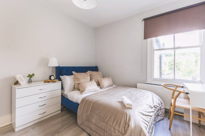 Room Lysia Street in Greater London