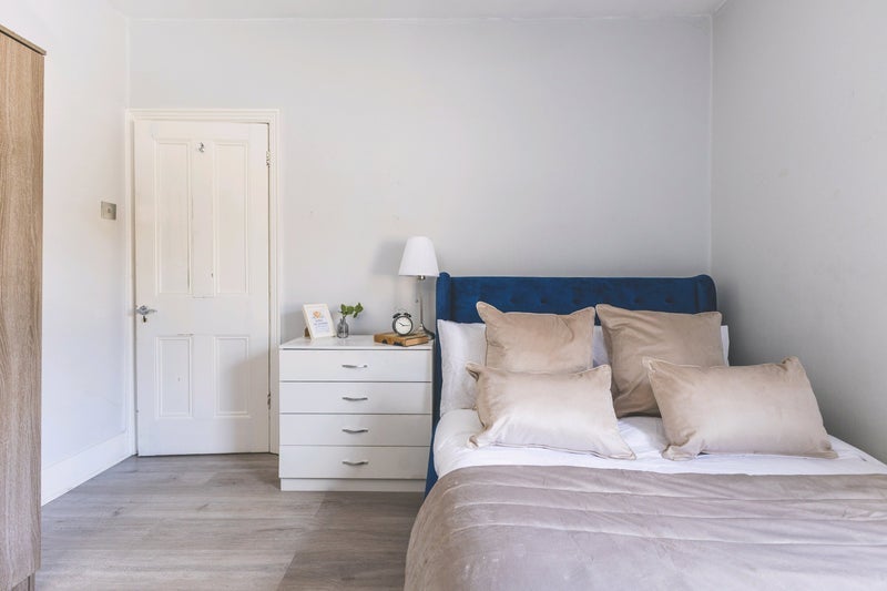 Room Lysia Street in Greater London
