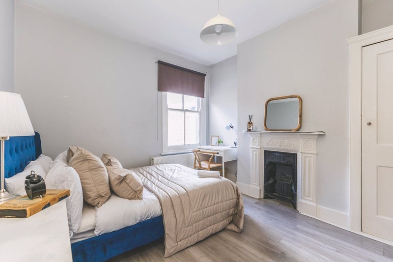 Room Lysia Street in Greater London