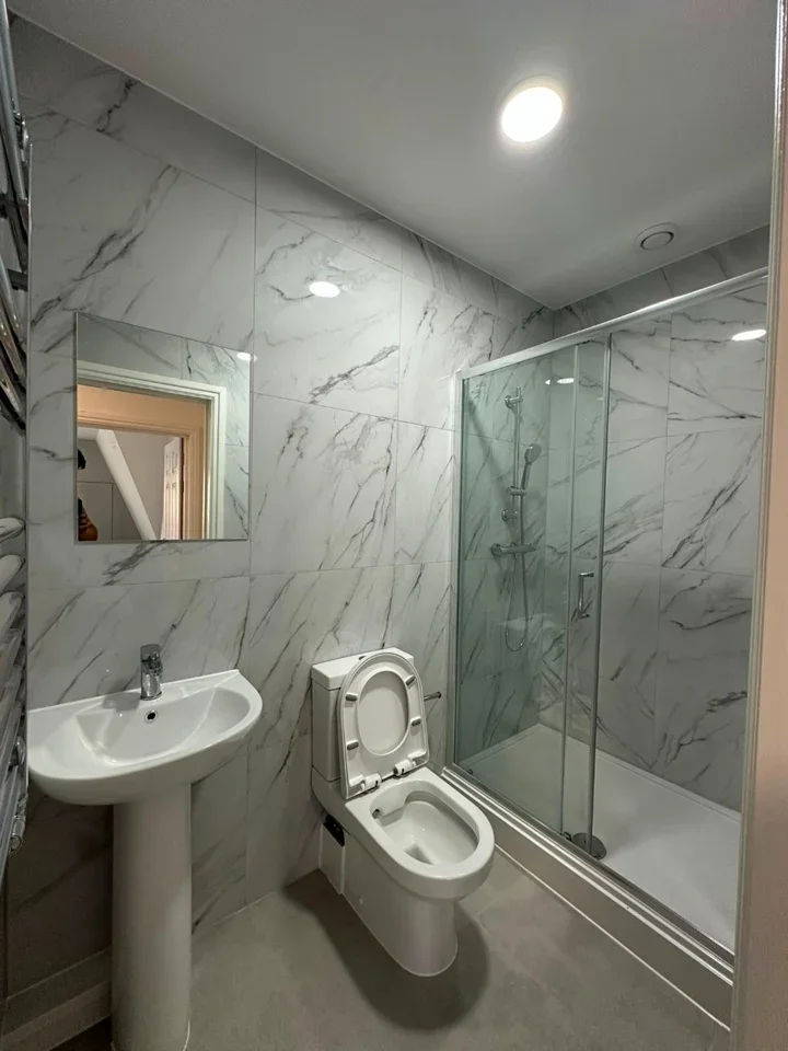 Flat Leeland Road in Greater London