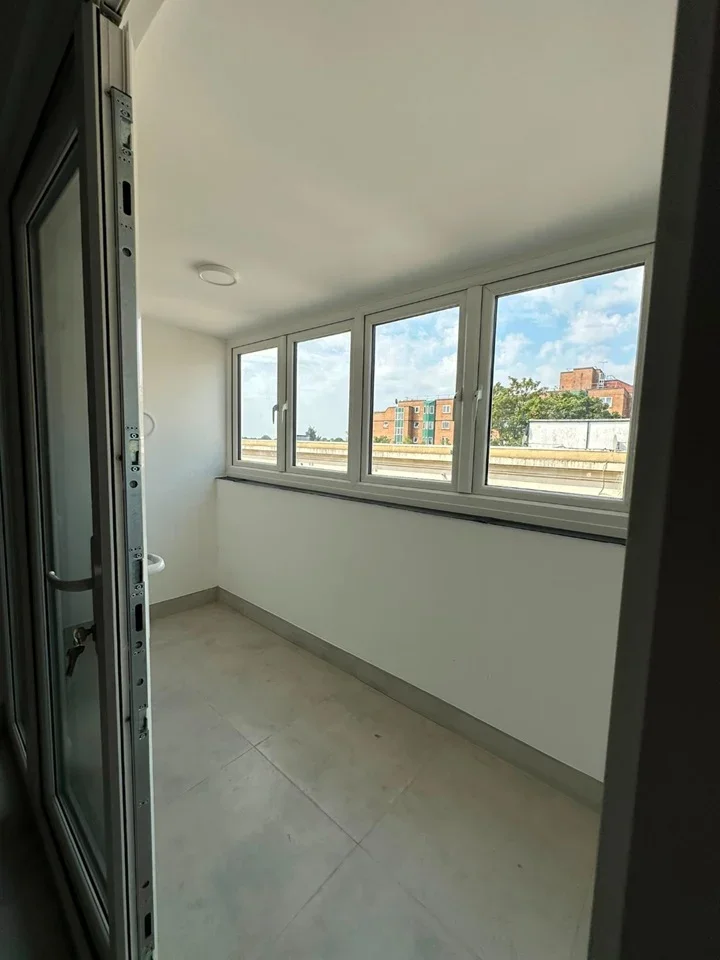Flat Leeland Road in Greater London
