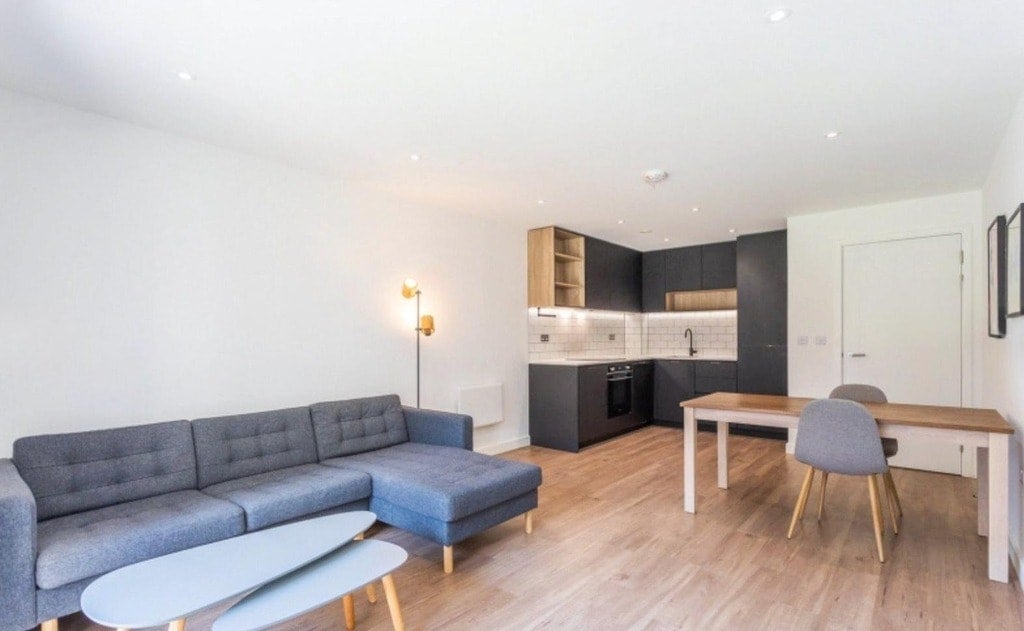 Flat Commander Avenue in Greater London