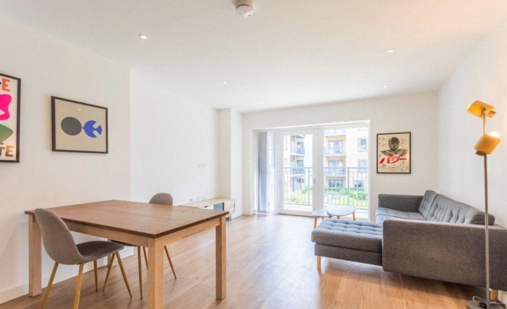 Flat Commander Avenue in Greater London
