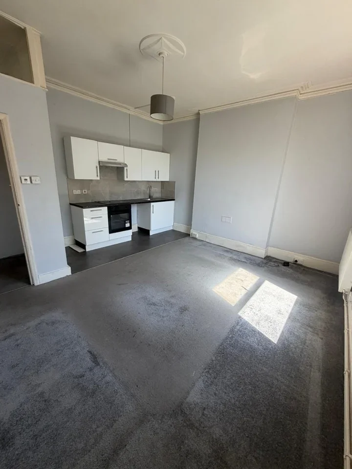Flat Ashburnham Road in St Leonards