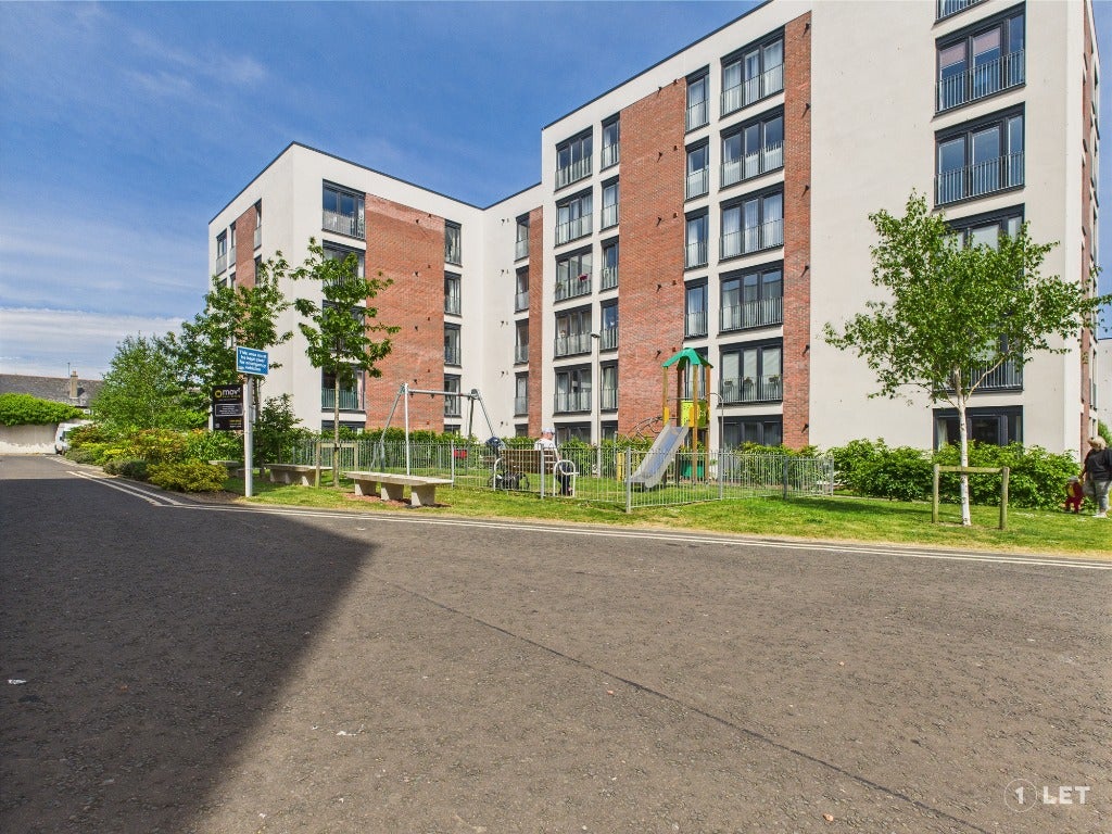 Flat Arneil Drive in City of Edinburgh