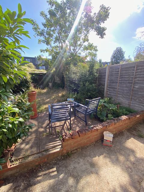 Room Brightwell Crescent in Greater London