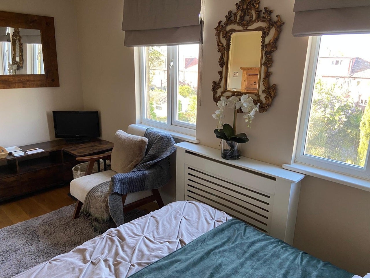 Room Burnell Avenue in Greater London