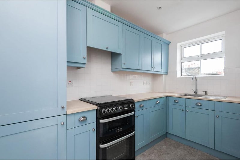Room Weardale Road in Greater London