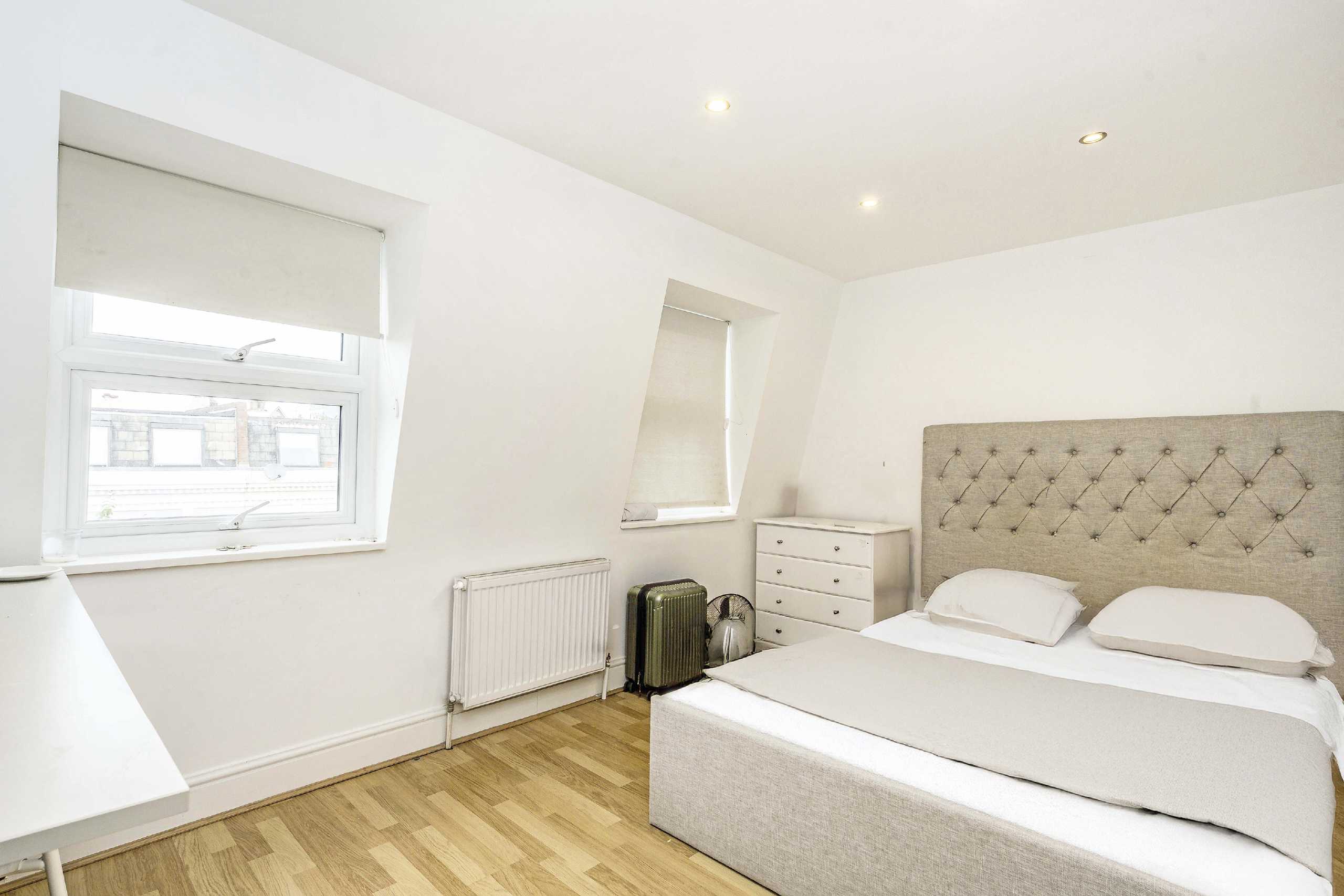Flat Kilmaine Road in Greater London