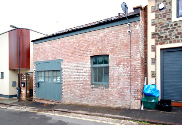 Flat Sydenham Lane in Bristol