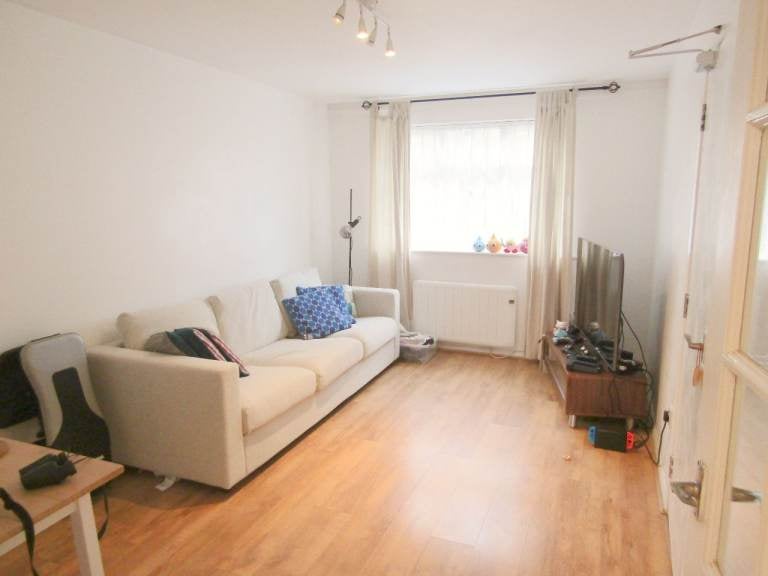 Flat Gandhi Close in Greater London