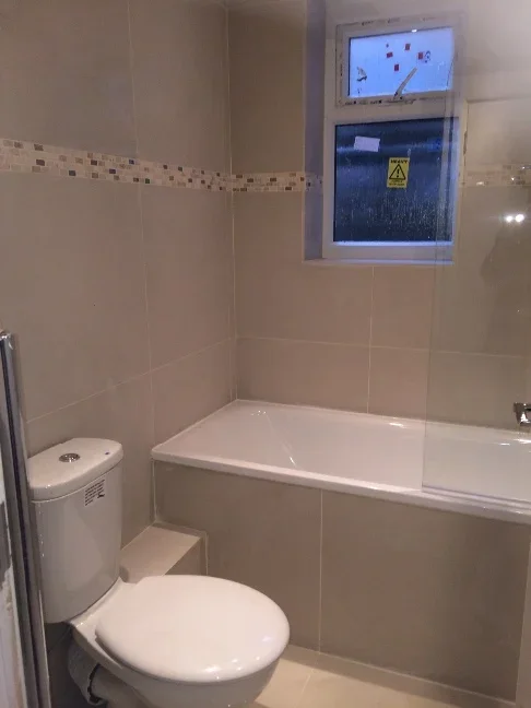 Flat Vicarage Grove in Greater London