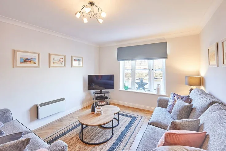 Flat Whitehall Landing in Whitby