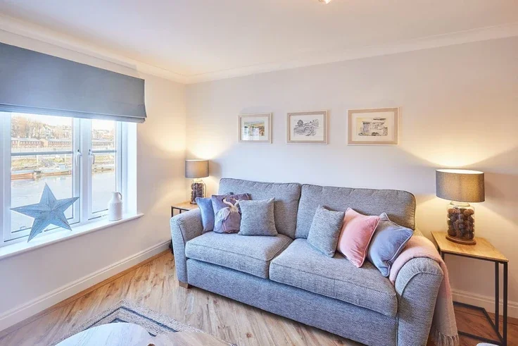 Flat Whitehall Landing in Whitby
