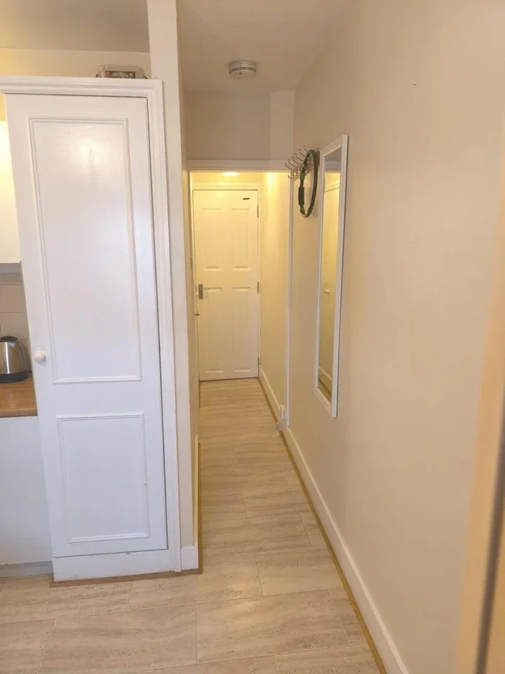 Room Mornington Road in Greater London