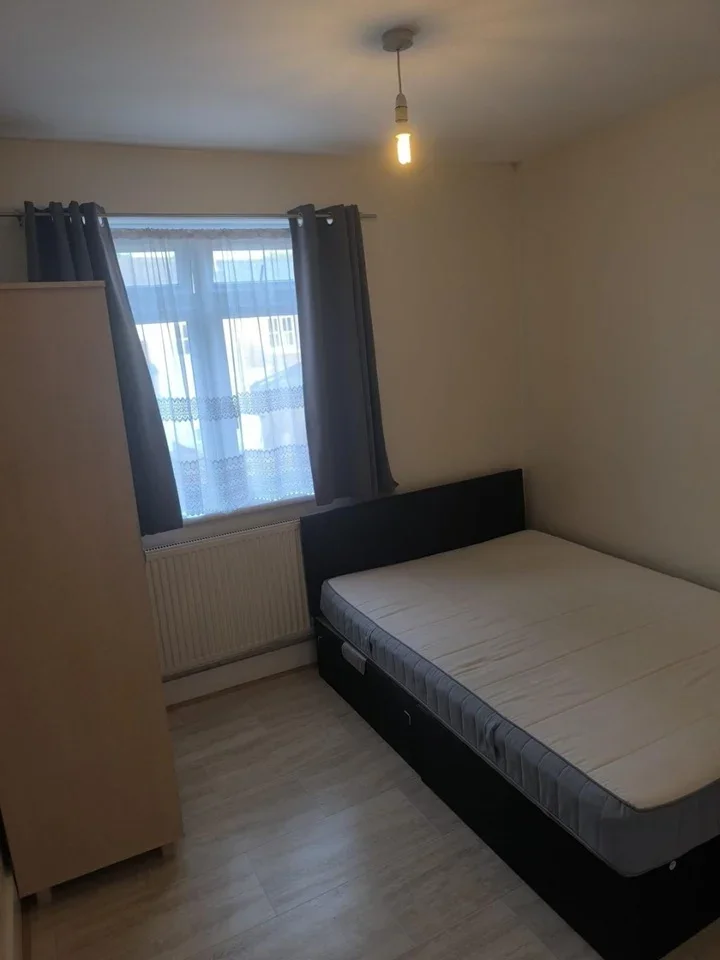 Room Mornington Road in Greater London