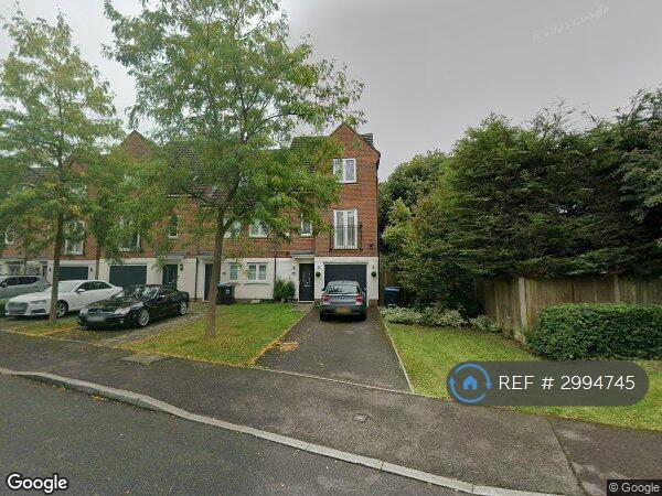 House Halton Road in Caterham on the Hill
