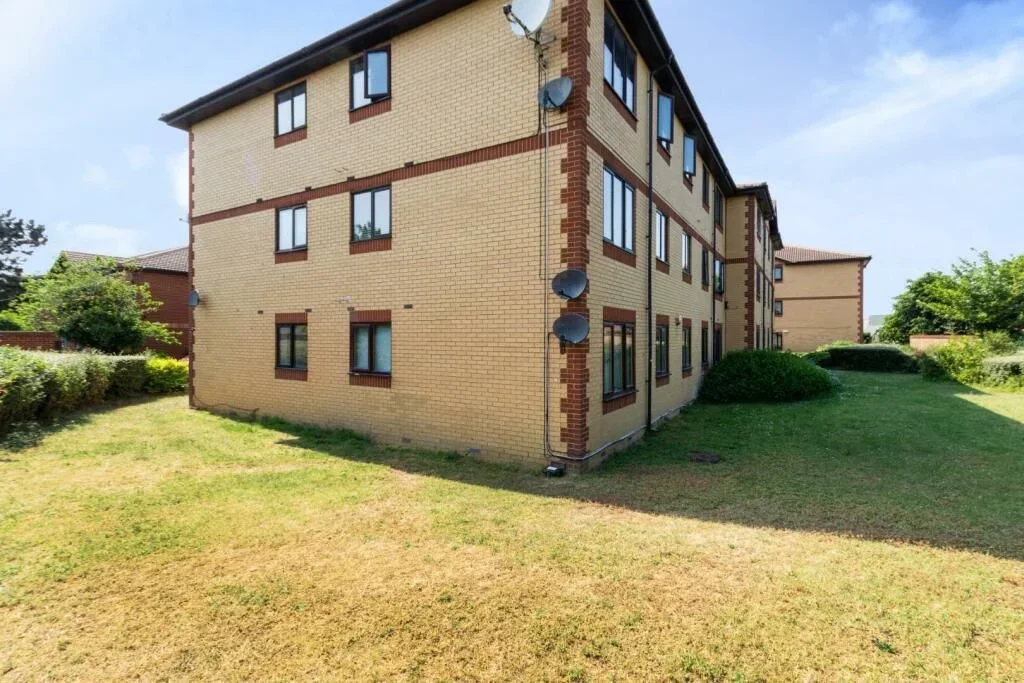 Flat Churchill Close in Dartford