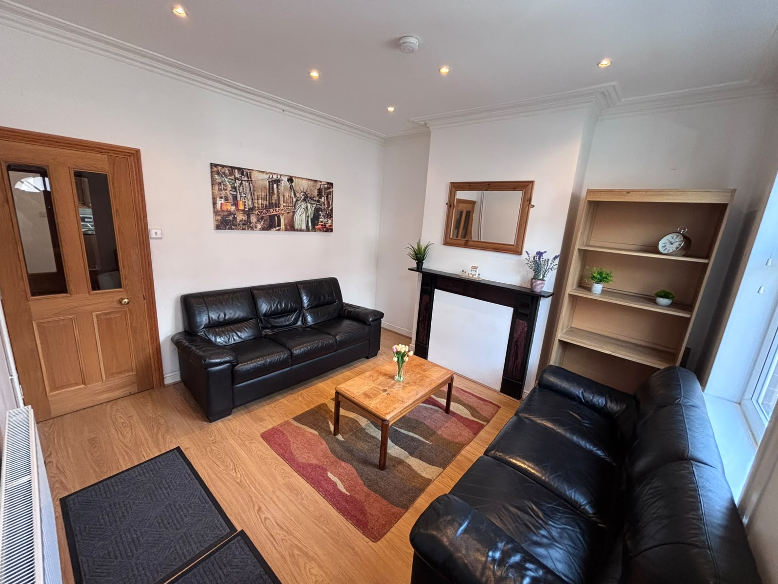 Room Carberry Place in Leeds