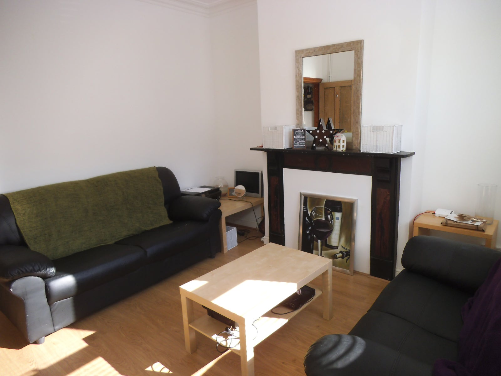 Room Carberry Place in Leeds