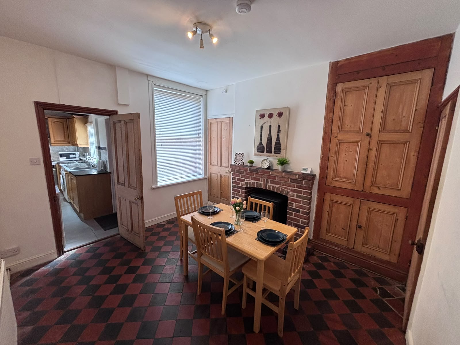 Room Carberry Place in Leeds