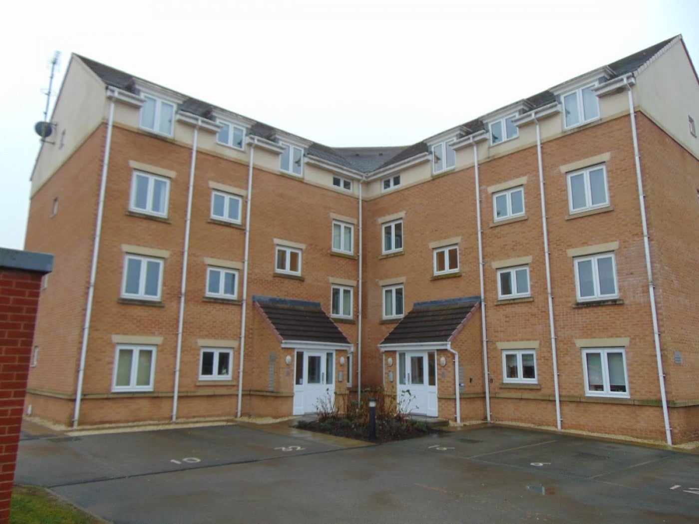 Flat Elmroyd Court in Sheffield