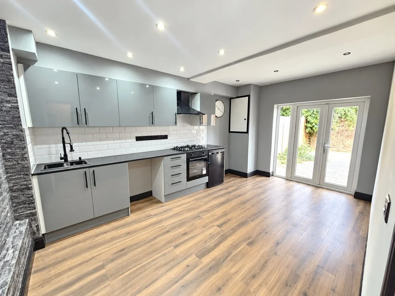 Flat Blackstock Road in Greater London