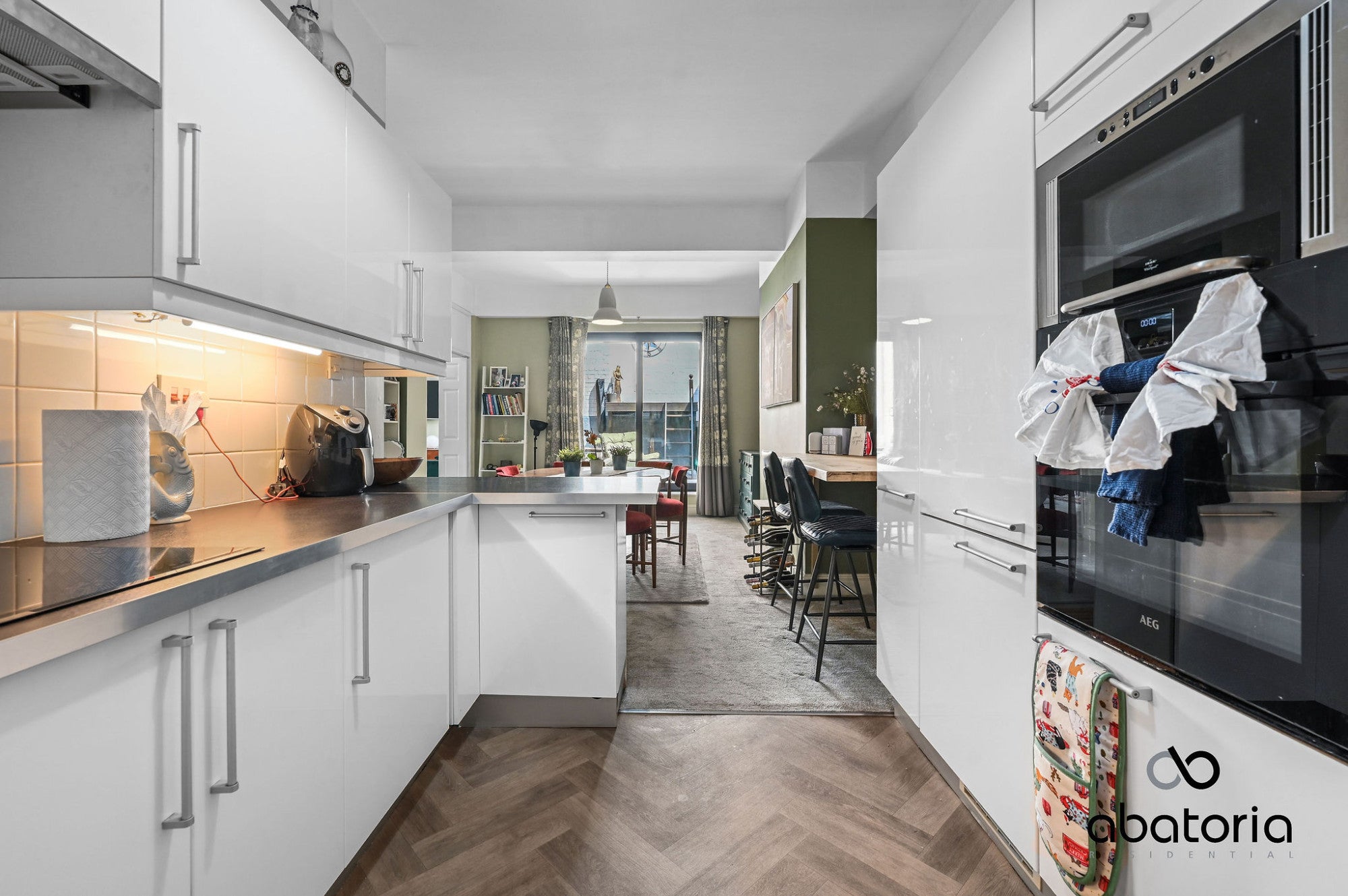 Flat Wapping Lane in Greater London