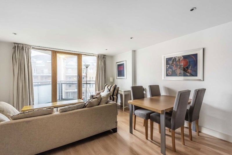 Room Crews Street in Greater London