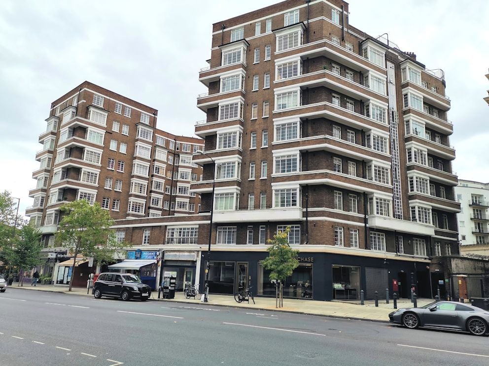 Flat Park Road in City of Westminster