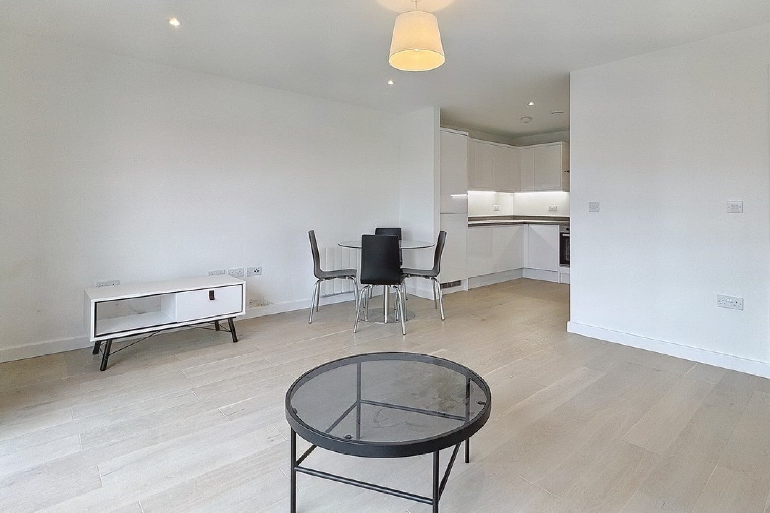 Flat Leacon Road in Ashford
