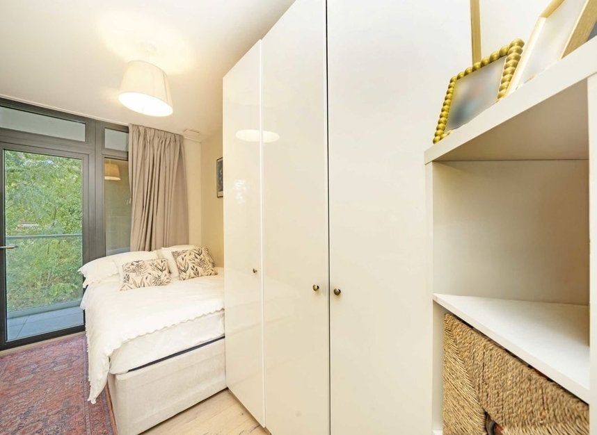 Flat Alleyn Park in Greater London