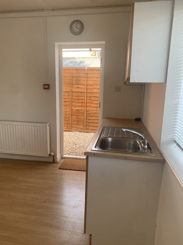 Room Ashmore Crescent in Poole