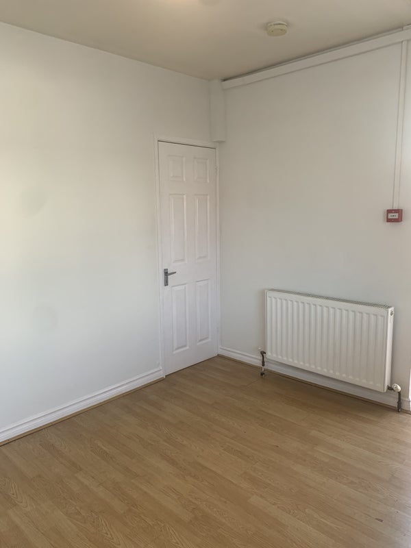 Room Ashmore Crescent in Poole