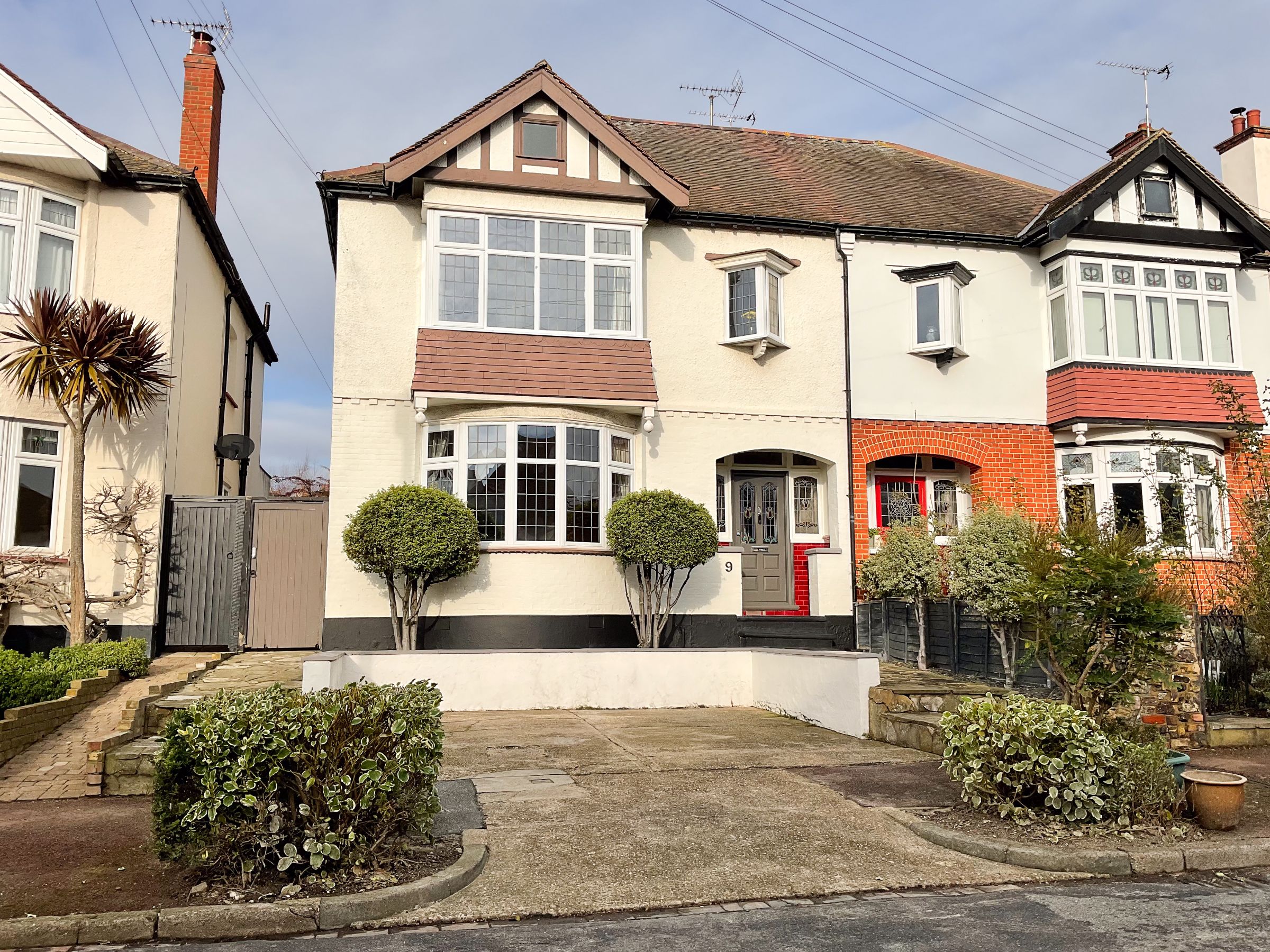 House Woodfield Gardens in Southend-on-Sea