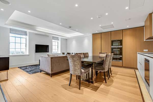 Flat Dysart Rise in Greater London