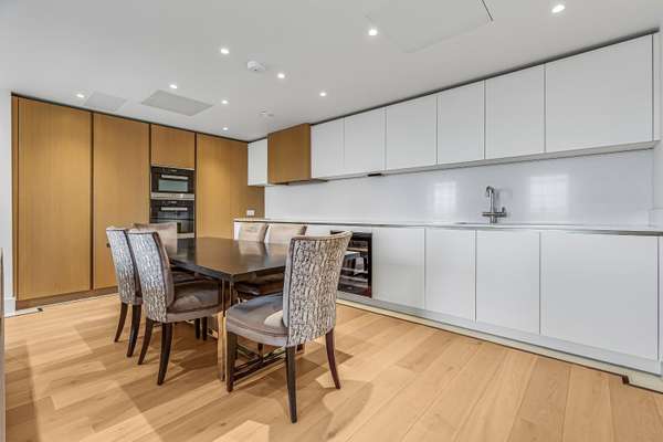 Flat Dysart Rise in Greater London