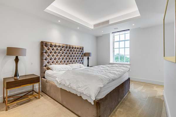 Flat Dysart Rise in Greater London