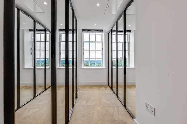 Flat Dysart Rise in Greater London