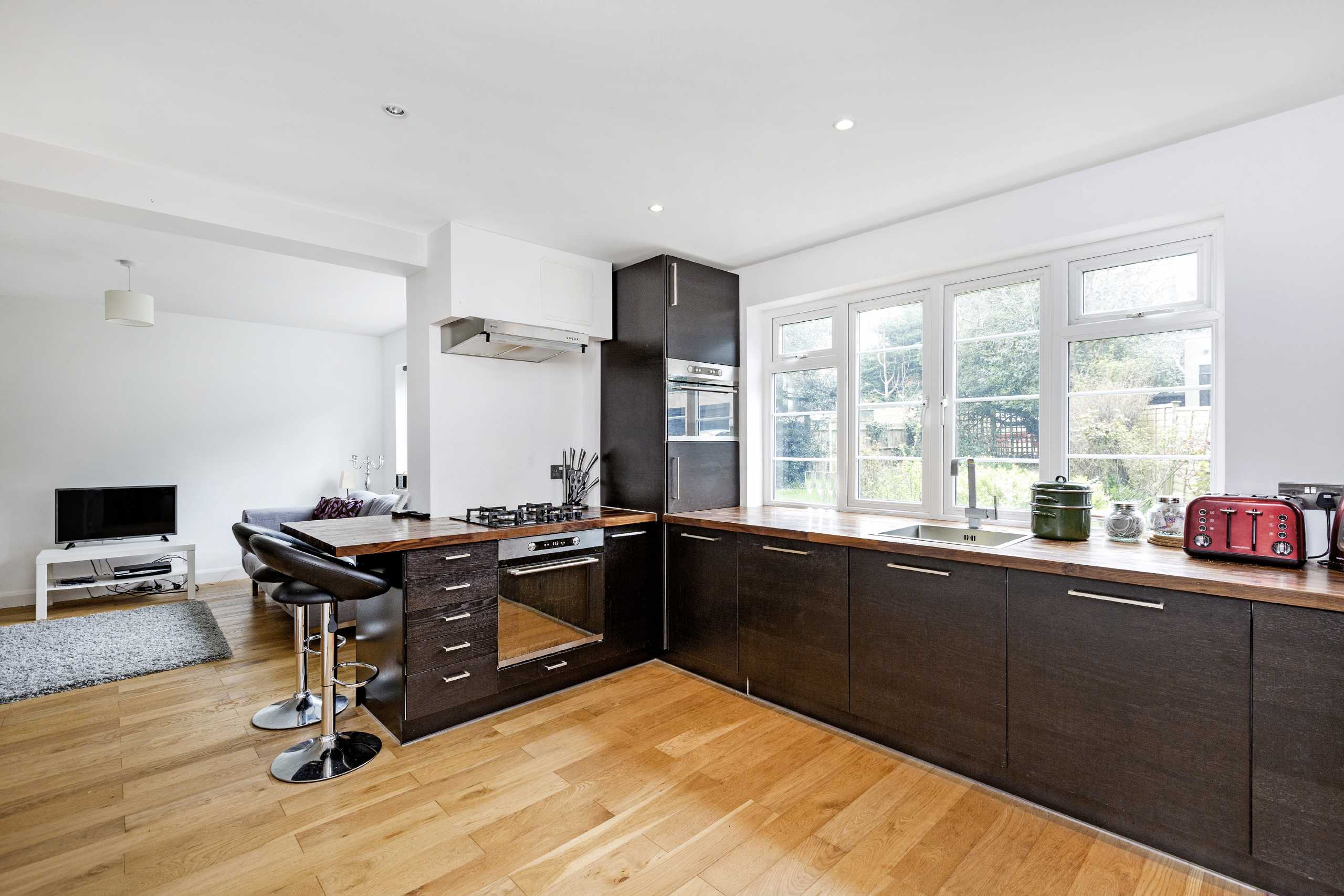 Flat Raymond Road in Greater London