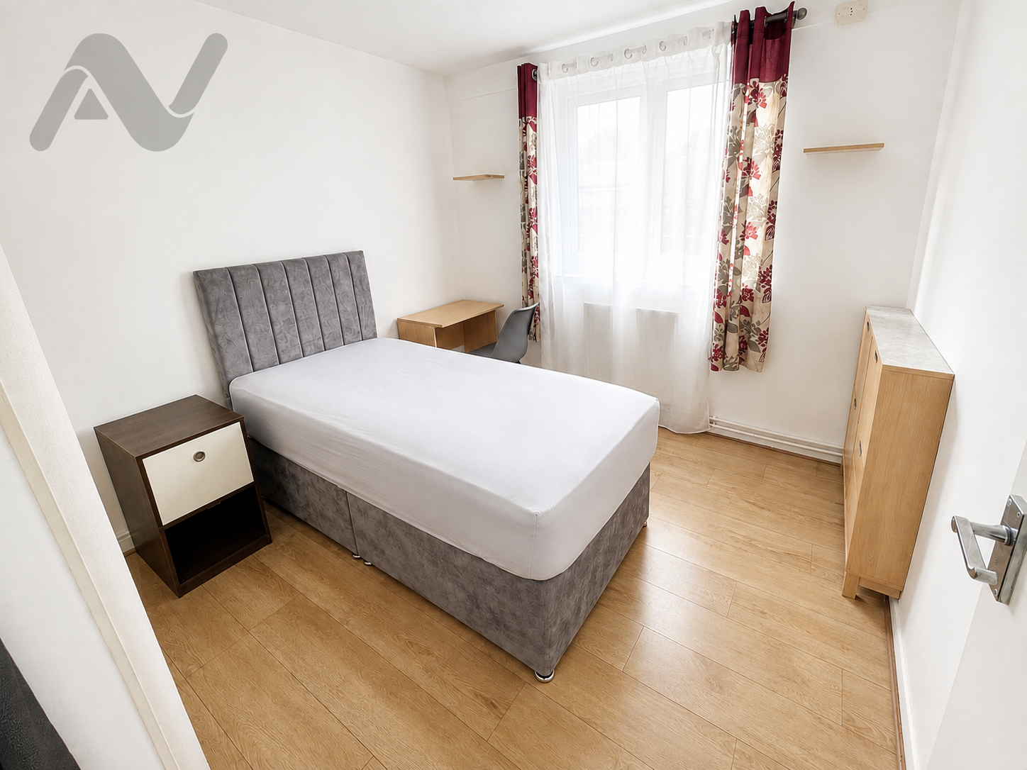 Room Alerton Walk in Greater London