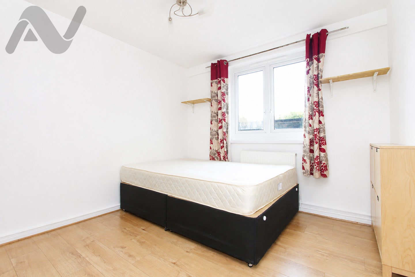 Room Alerton Walk in Greater London
