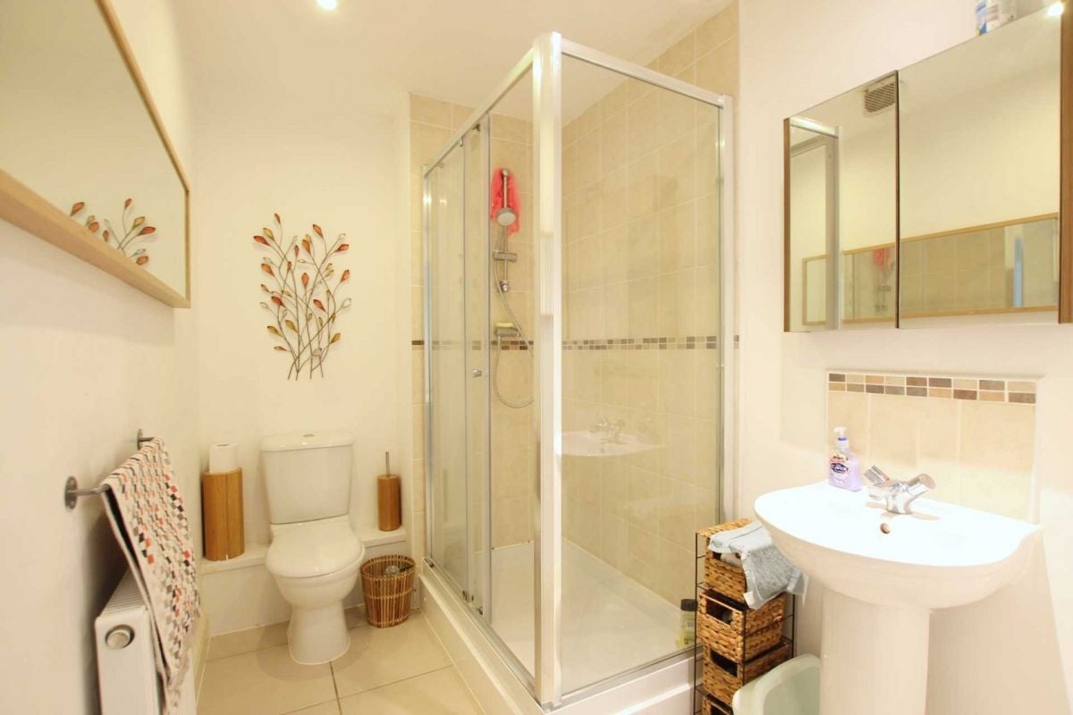 House Wright Close in Hertsmere