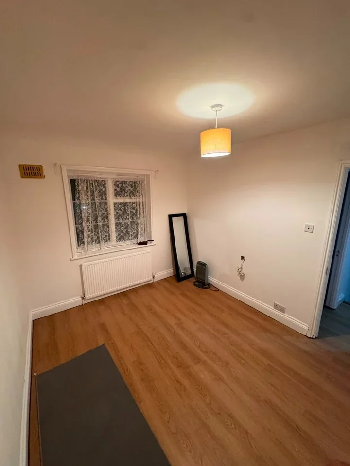 Room Bayham Road in Greater London