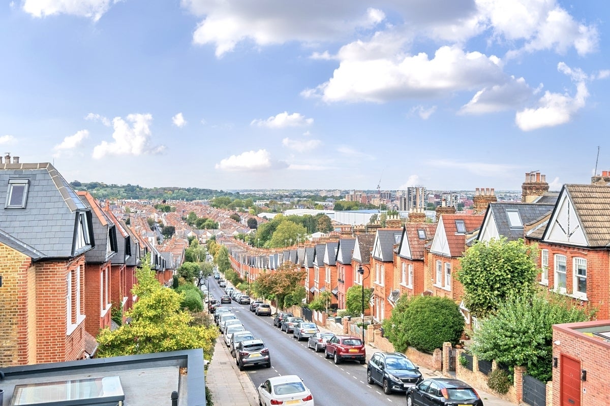 Flat Ridge Road in Greater London