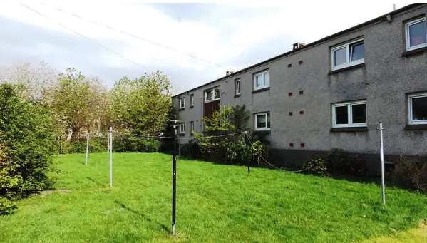 Flat Oxgangs Gardens in City of Edinburgh