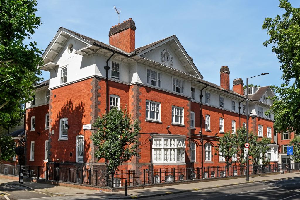 Flat Fulham Palace Road in Greater London