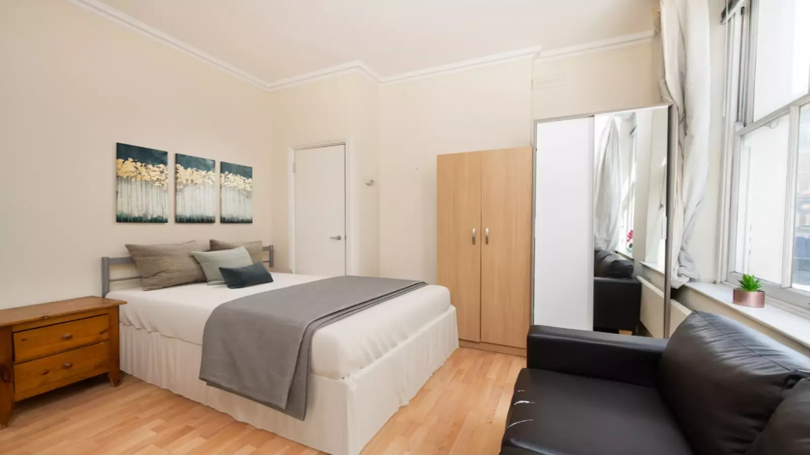 Flat Long Acre in City of Westminster