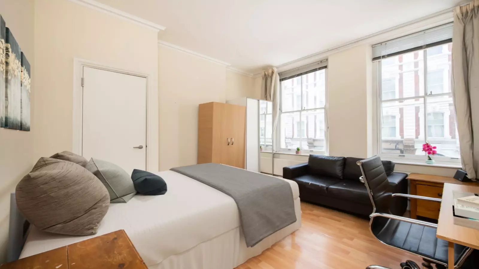 Flat Long Acre in City of Westminster